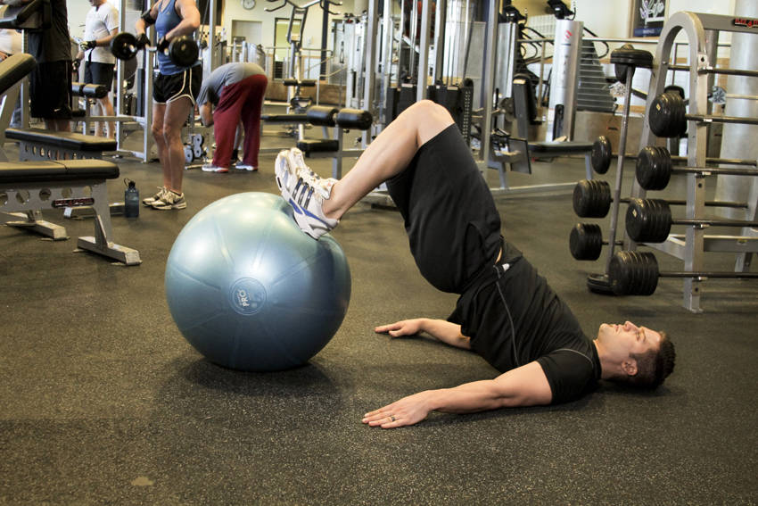 Ball Leg Curl - Bitiş Pozisyonu