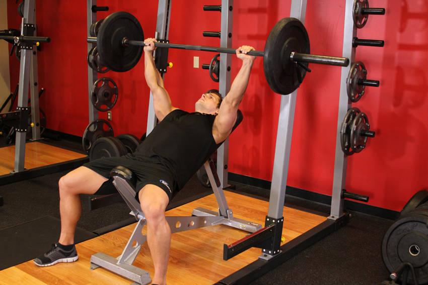 Barbell Incline Bench Press - Medium Grip - Başlangıç Pozisyonu