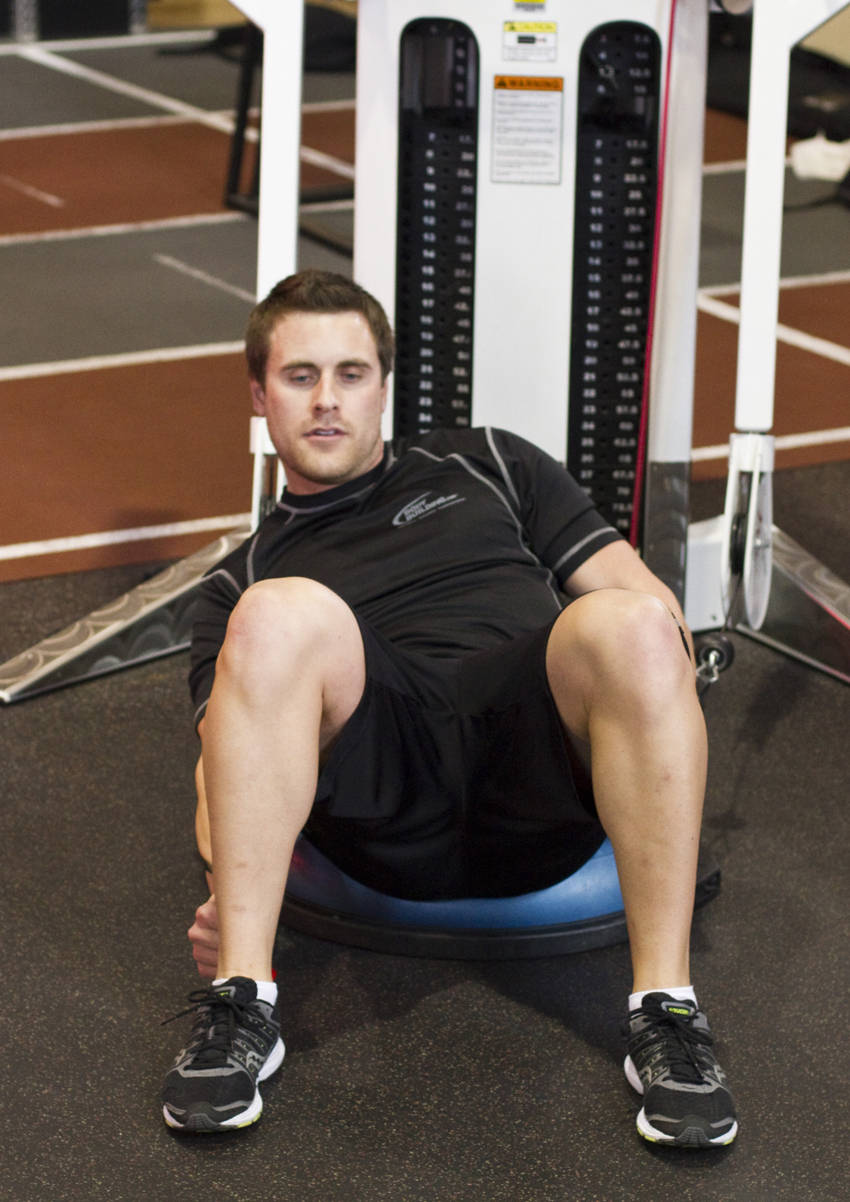 Bosu Ball Cable Crunch With Side Bends - Bitiş Pozisyonu