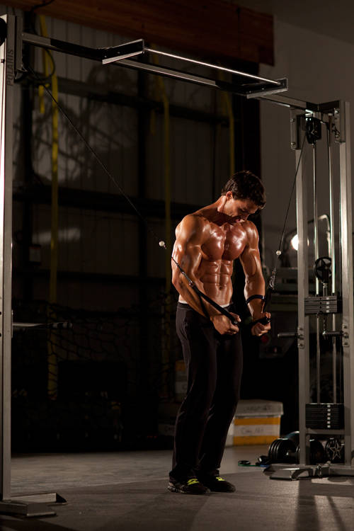 Cable Iron Cross - Bitiş Pozisyonu