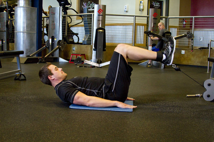 Cable Reverse Crunch - Bitiş Pozisyonu