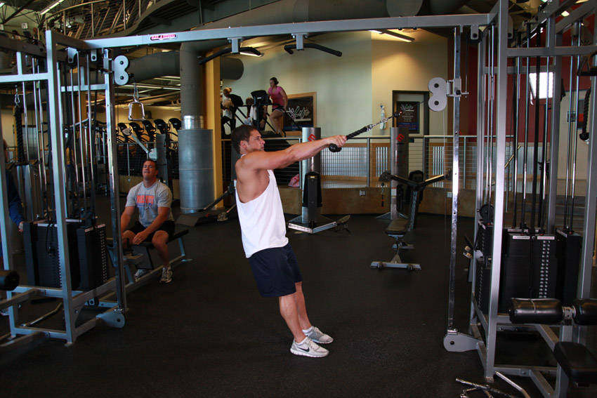 Cable Rope Rear-Delt Rows - Başlangıç Pozisyonu