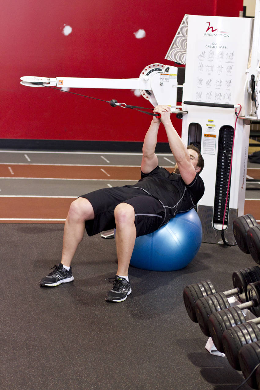 Cable Russian Twists - Başlangıç Pozisyonu