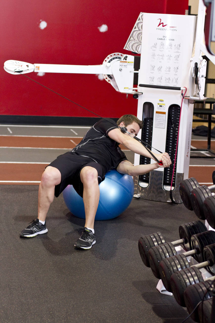 Cable Russian Twists - Bitiş Pozisyonu