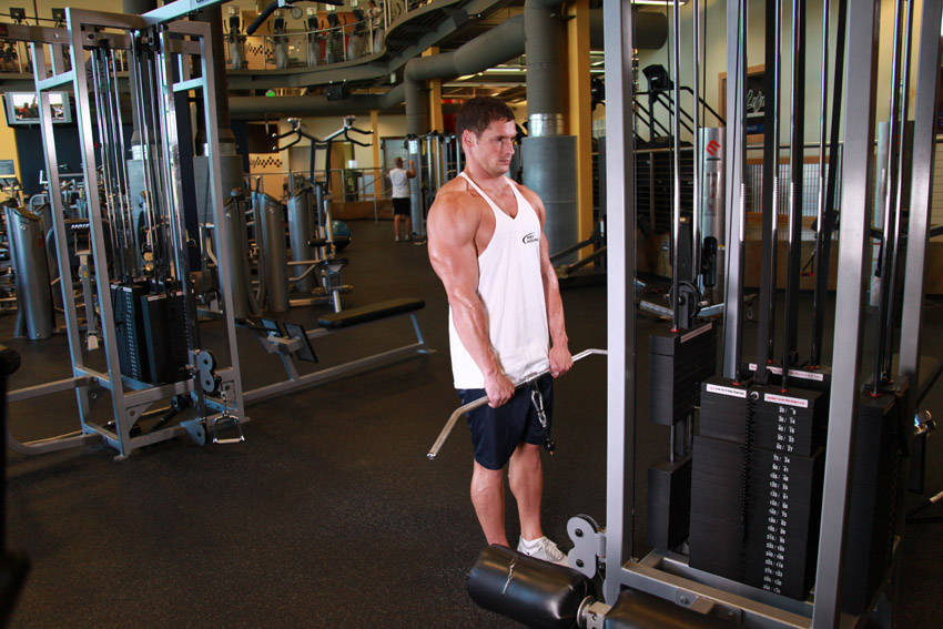 Cable Shrugs - Başlangıç Pozisyonu