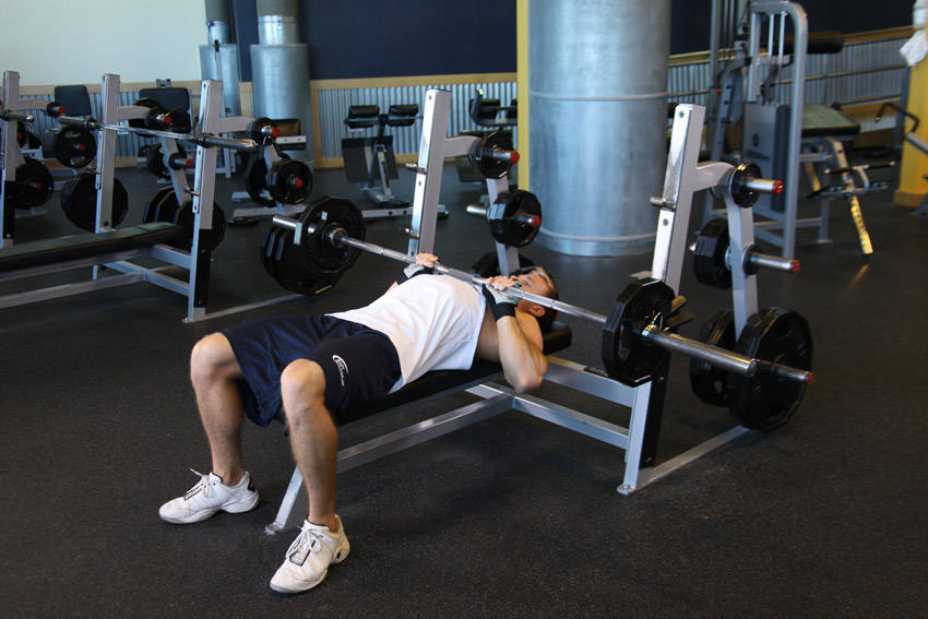 Close-Grip Barbell Bench Press - Başlangıç Pozisyonu