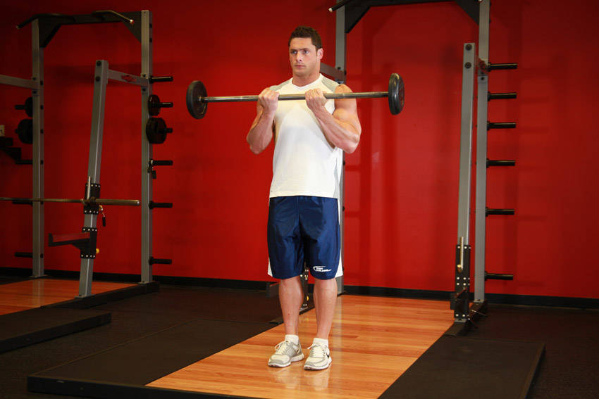 Close-Grip Standing Barbell Curl - Bitiş Pozisyonu