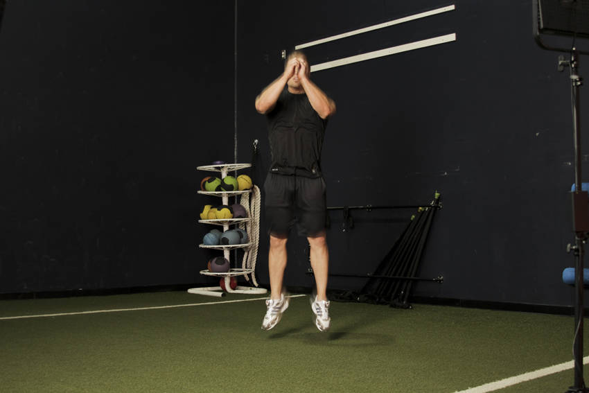 Double Leg Butt Kick - Bitiş Pozisyonu