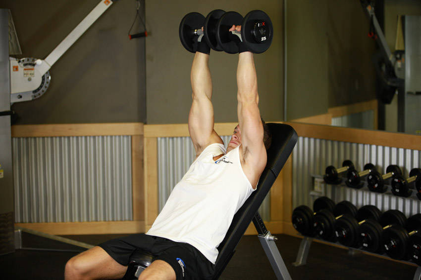 Dumbbell Incline Shoulder Raise - Bitiş Pozisyonu