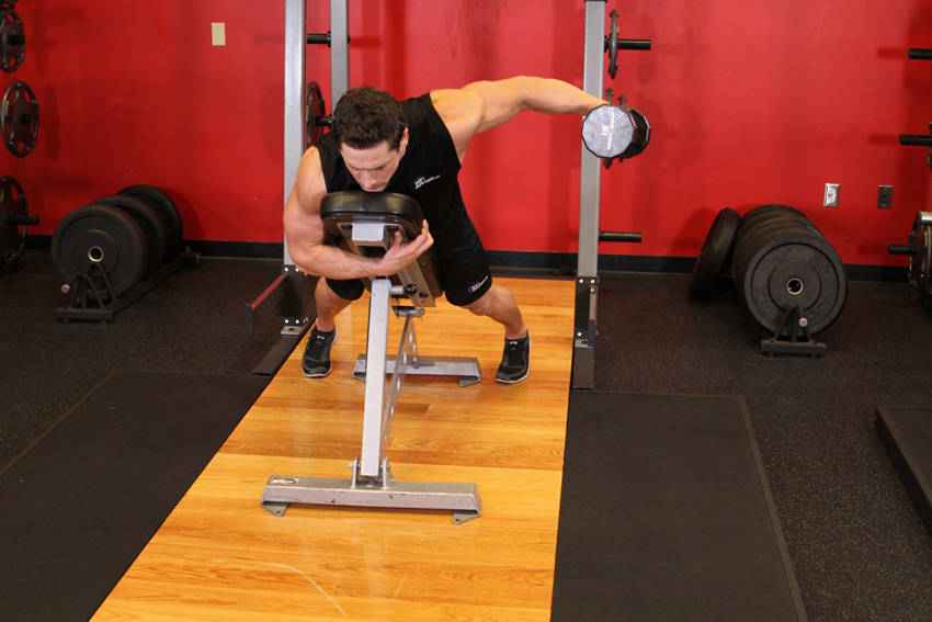 Dumbbell Lying One-Arm Rear Lateral Raise - Bitiş Pozisyonu