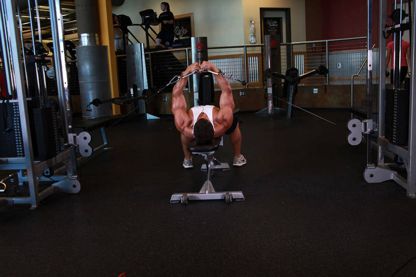 Flat Bench Cable Flyes - Bitiş Pozisyonu