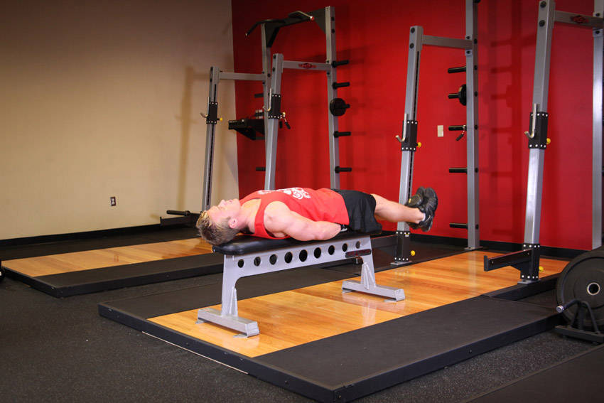Flat Bench Lying Leg Raise - Başlangıç Pozisyonu