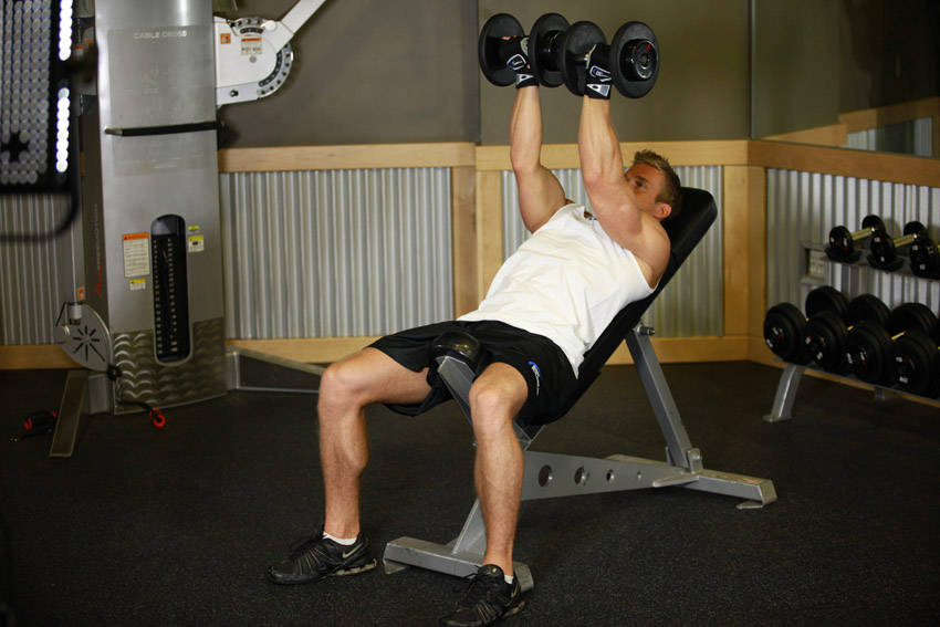 Incline Dumbbell Flyes - With A Twist - Bitiş Pozisyonu