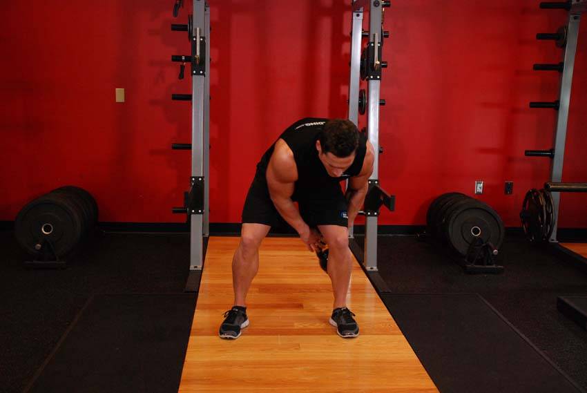 Kettlebell Figure 8 - Başlangıç Pozisyonu