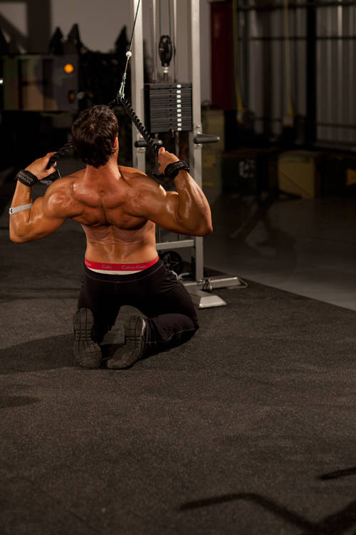 Kneeling High Pulley Row - Bitiş Pozisyonu