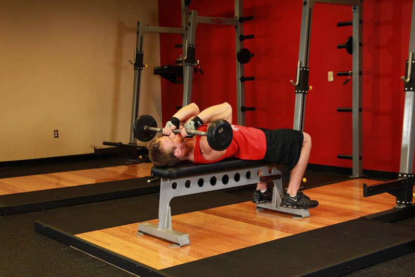 Lying Close-Grip Barbell Triceps Press To Chin - Bitiş Pozisyonu