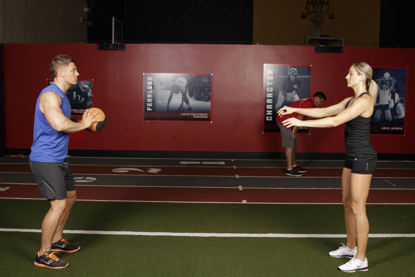 Medicine Ball Chest Pass - Başlangıç Pozisyonu