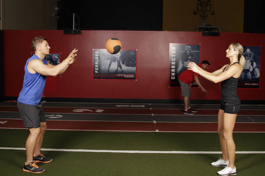 Medicine Ball Chest Pass - Bitiş Pozisyonu