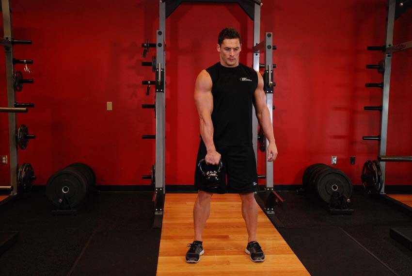 One-Arm Kettlebell Split Snatch - Başlangıç Pozisyonu