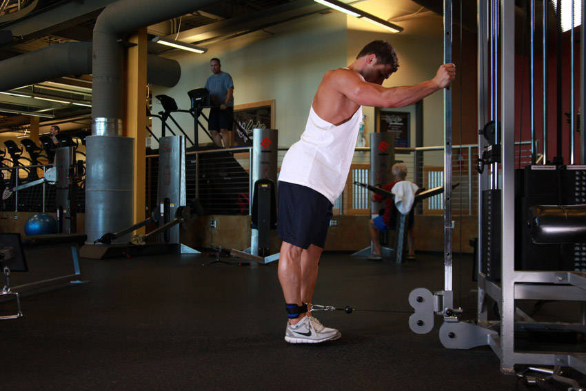 One-Legged Cable Kickback - Başlangıç Pozisyonu