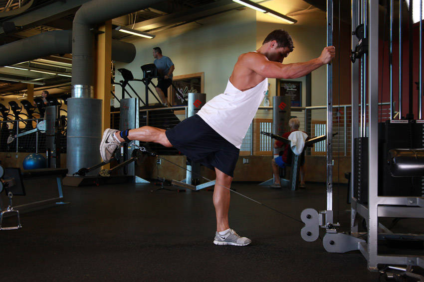 One-Legged Cable Kickback - Bitiş Pozisyonu