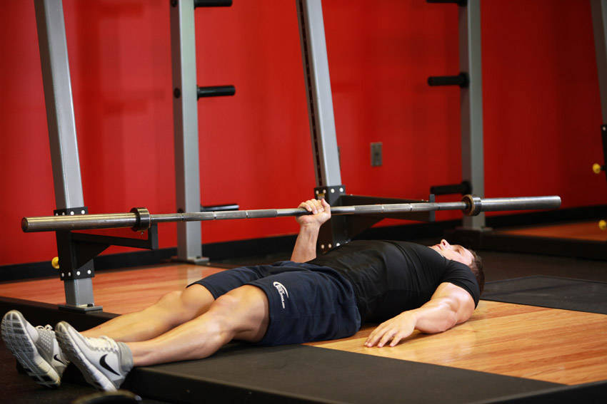 One Arm Floor Press - Başlangıç Pozisyonu