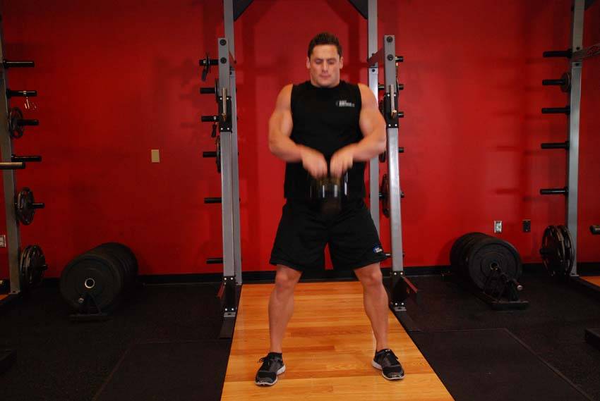 Open Palm Kettlebell Clean - Bitiş Pozisyonu