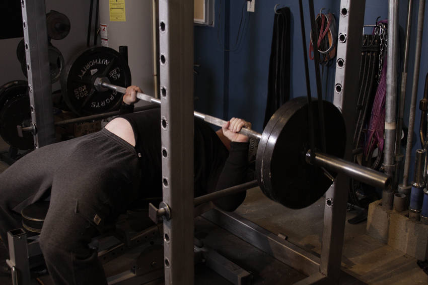 Reverse Band Bench Press - Bitiş Pozisyonu