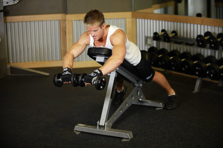 Reverse Flyes With External Rotation - Başlangıç Pozisyonu