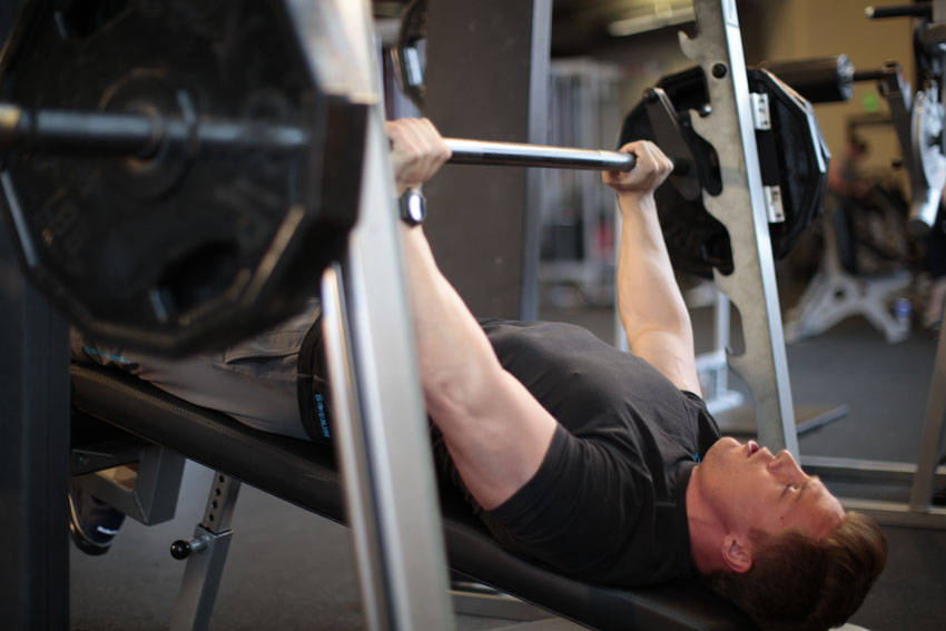 Smith Machine Decline Press - Bitiş Pozisyonu