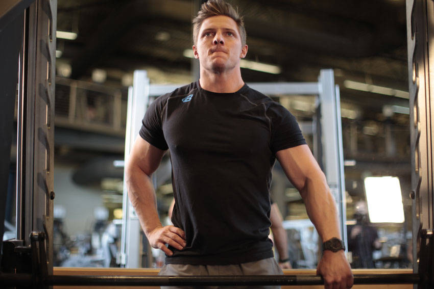 Smith Machine One-Arm Upright Row - Başlangıç Pozisyonu