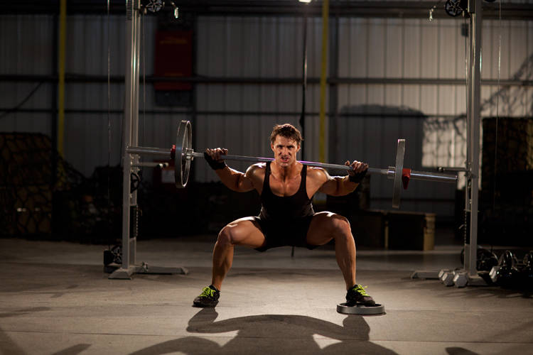 Squat with Plate Movers - Bitiş Pozisyonu