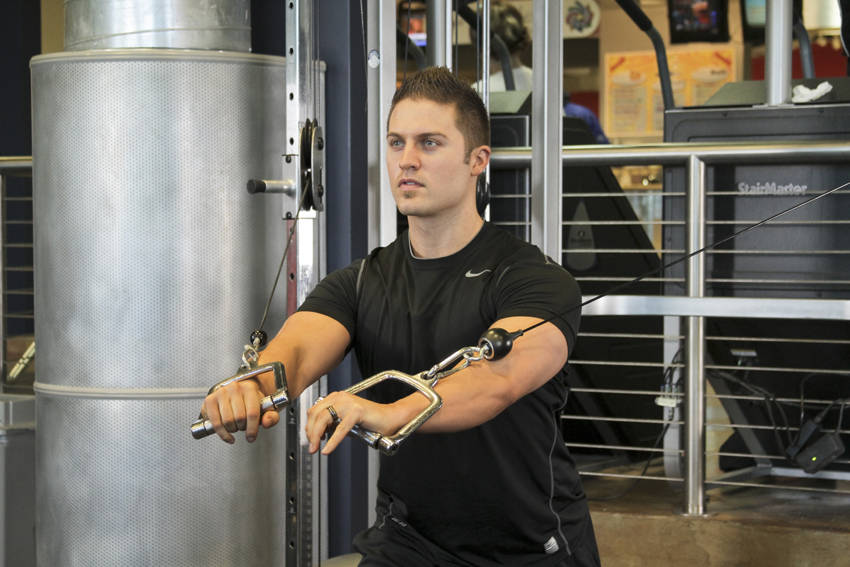 Standing Cable Chest Press - Bitiş Pozisyonu