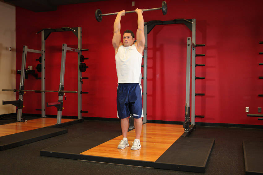 Standing Overhead Barbell Triceps Extension - Bitiş Pozisyonu