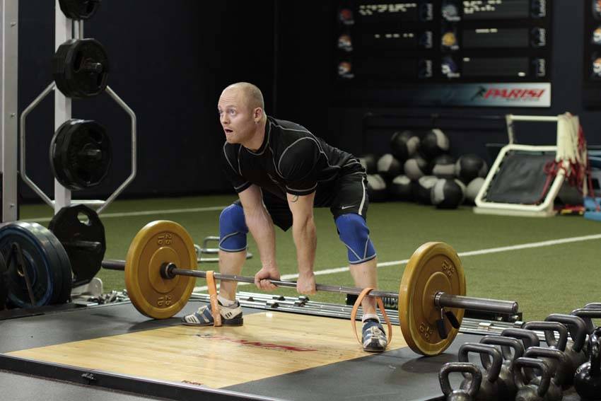 Sumo Deadlift with Bands - Başlangıç Pozisyonu