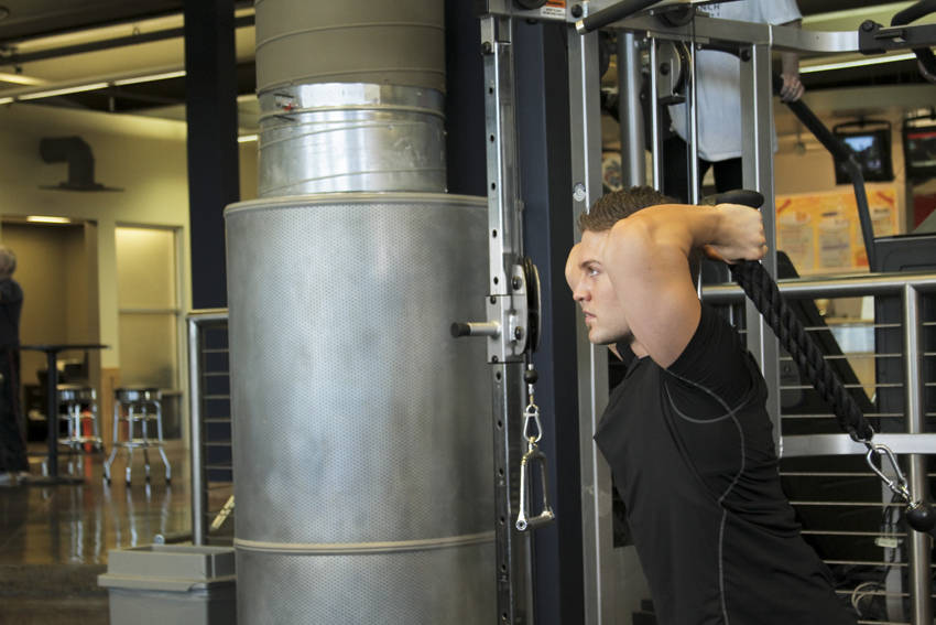Triceps Overhead Extension with Rope - Başlangıç Pozisyonu