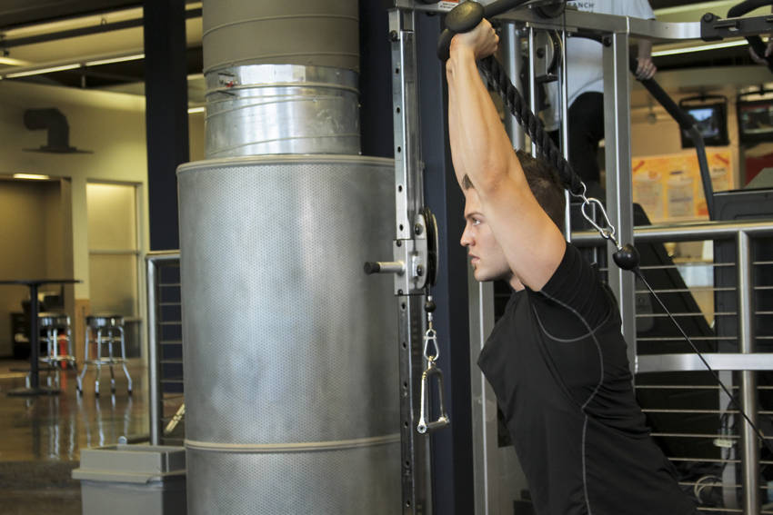Triceps Overhead Extension with Rope - Bitiş Pozisyonu