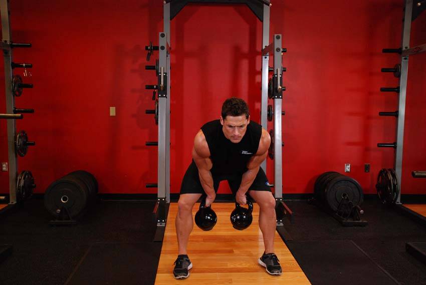 Two-Arm Kettlebell Clean - Başlangıç Pozisyonu