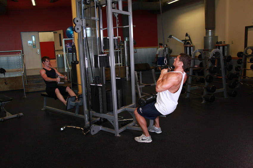 V-Bar Pulldown - Başlangıç Pozisyonu