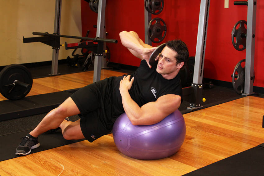 Weighted Ball Side Bend - Bitiş Pozisyonu