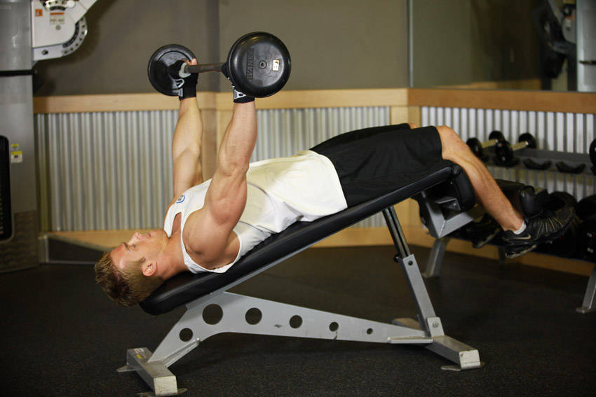 Wide-Grip Decline Barbell Pullover - Başlangıç Pozisyonu