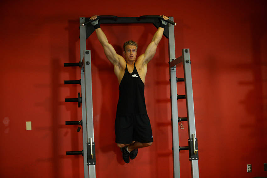 Wide-Grip Rear Pull-Up - Bitiş Pozisyonu